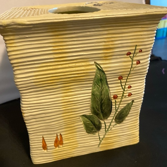 Covington Design Tissue Box Cover - Picture 3 of 7